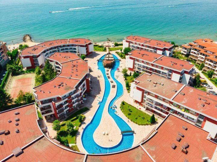 Privilege First Line Sea Apartment *